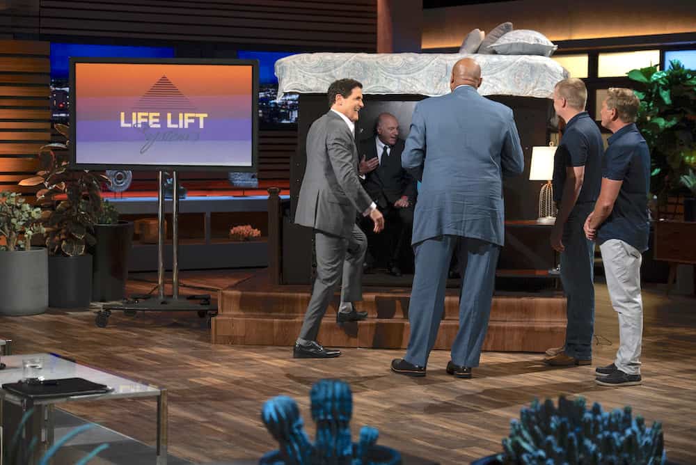 MARK CUBAN, KEVIN O'LEARY, LEVI WILSON AND TIM TODD (LIFE LIFT SYSTEMS)